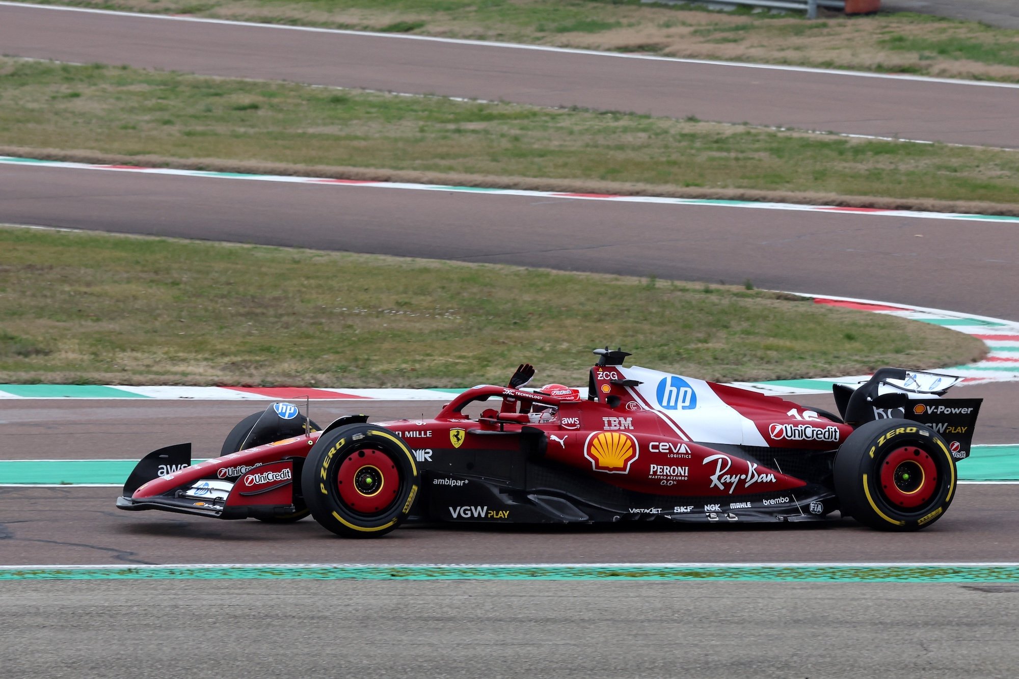 F1: Leclerc dá as primeiras voltas com o Ferrari SF-25 em Fiorano; veja as fotos