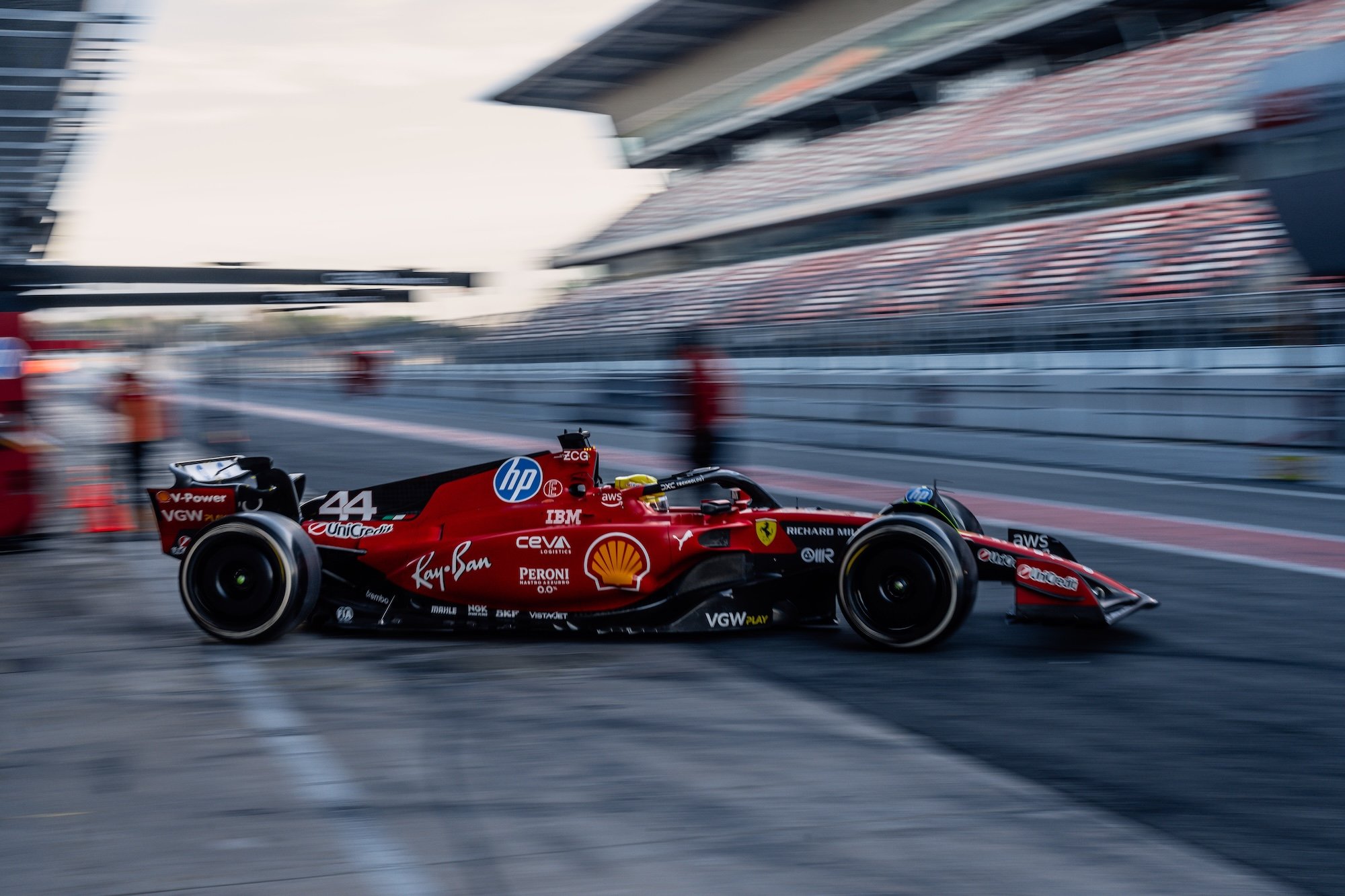 F1: Hamilton conclui testes de pneus em Barcelona com Ferrari e McLaren