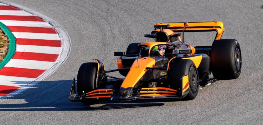 Fórmula 1: Norris e Piastri testam o novo carro da McLaren pela primeira vez